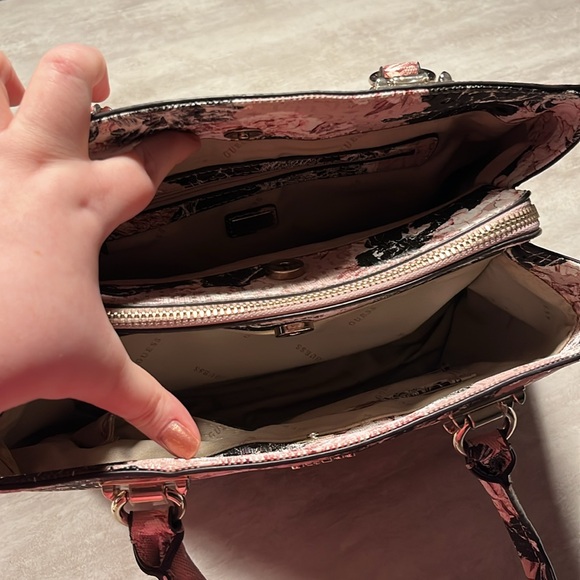 NWOT Guess Halley Floral 3 Bag/Wallet Set - Picture 3 of 10